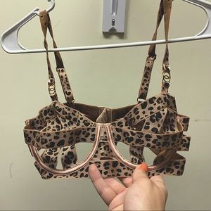 New, never worn, missing tags